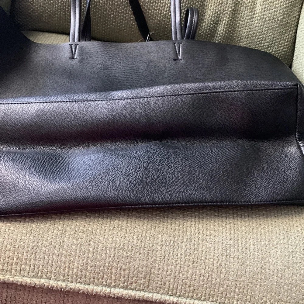 Victoria Secret Huge Tote - Picture 5 of 6